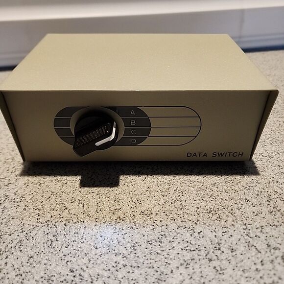 Data Switch - Four Way - Picture 2 of 6